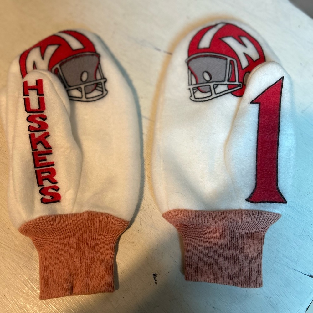 NEBRASKA CORNHUSKERS MITTS White & Red Football Mittens Rare Vintage Soft NWOT